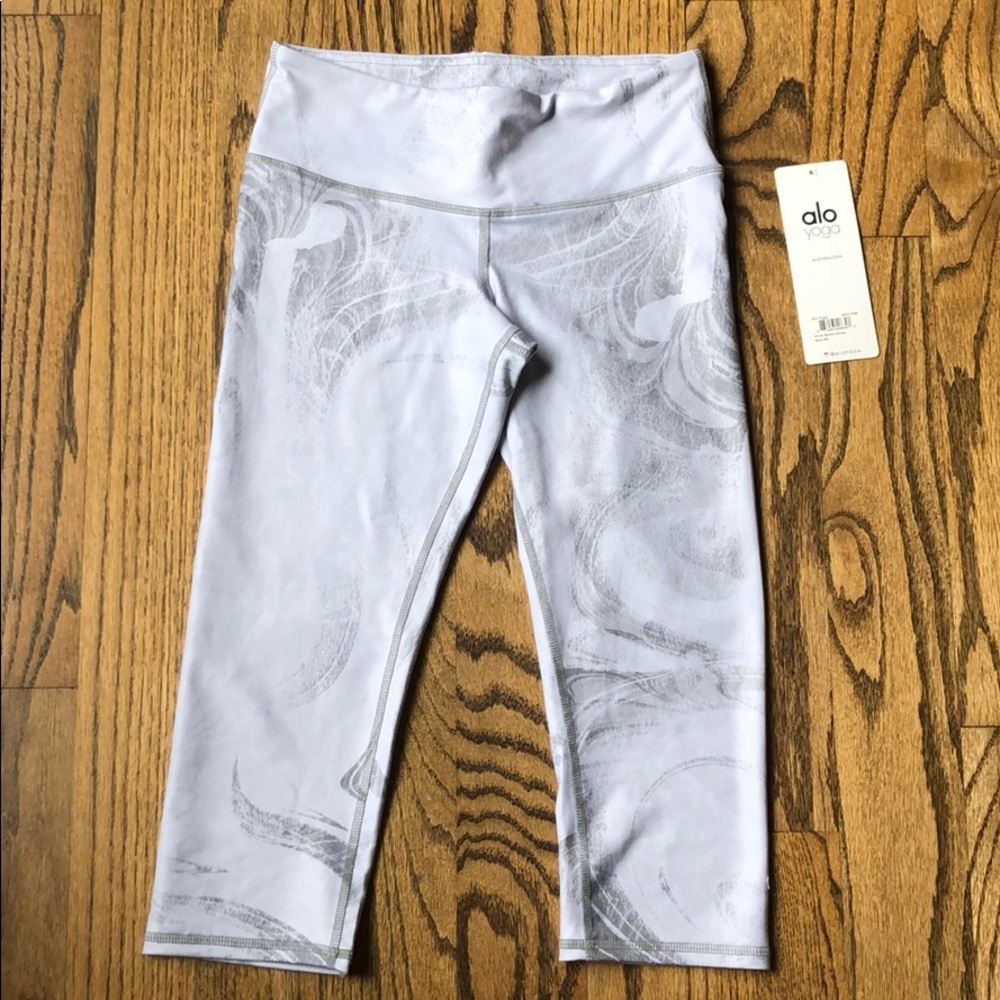 Alo Yoga Airbrush Capris